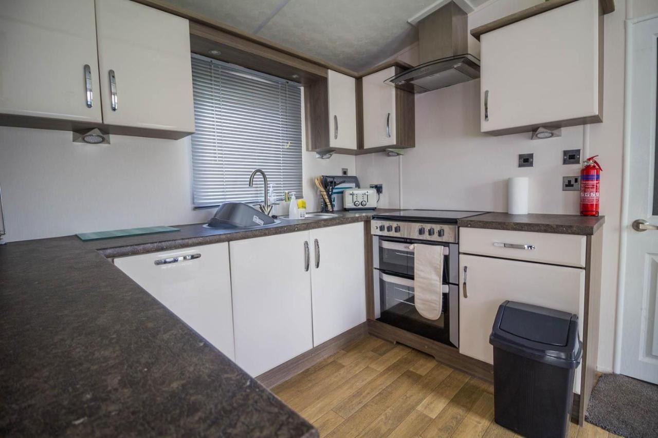 Modern 6 Berth Caravan At Highfield Grange In Essex Ref 26609P クラクトン・オン・シー エクステリア 写真