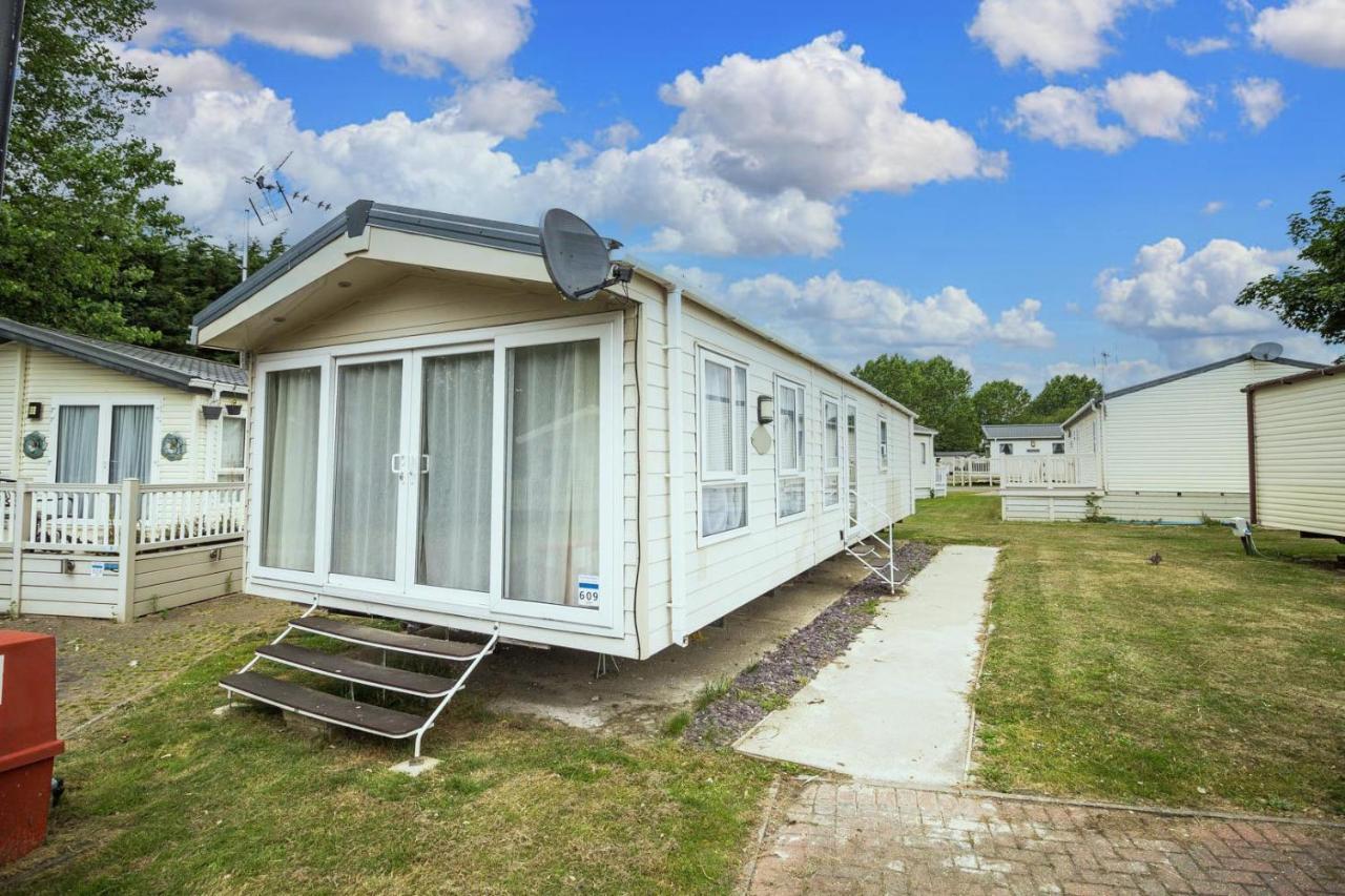 Modern 6 Berth Caravan At Highfield Grange In Essex Ref 26609P クラクトン・オン・シー エクステリア 写真