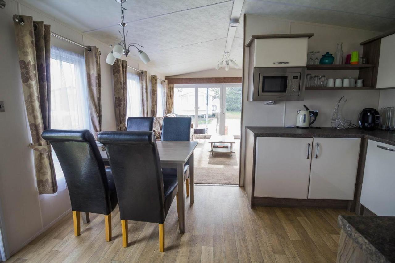Modern 6 Berth Caravan At Highfield Grange In Essex Ref 26609P クラクトン・オン・シー エクステリア 写真