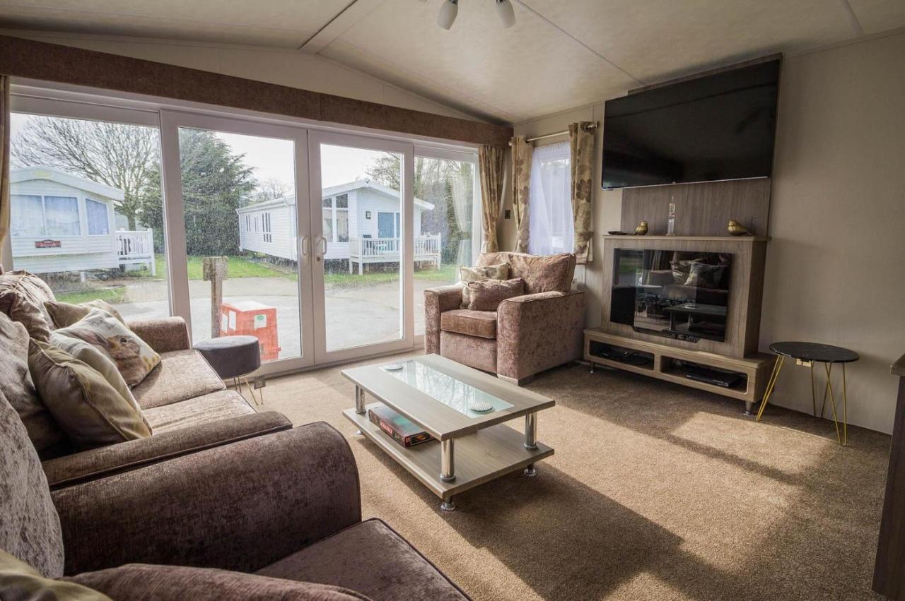 Modern 6 Berth Caravan At Highfield Grange In Essex Ref 26609P クラクトン・オン・シー エクステリア 写真