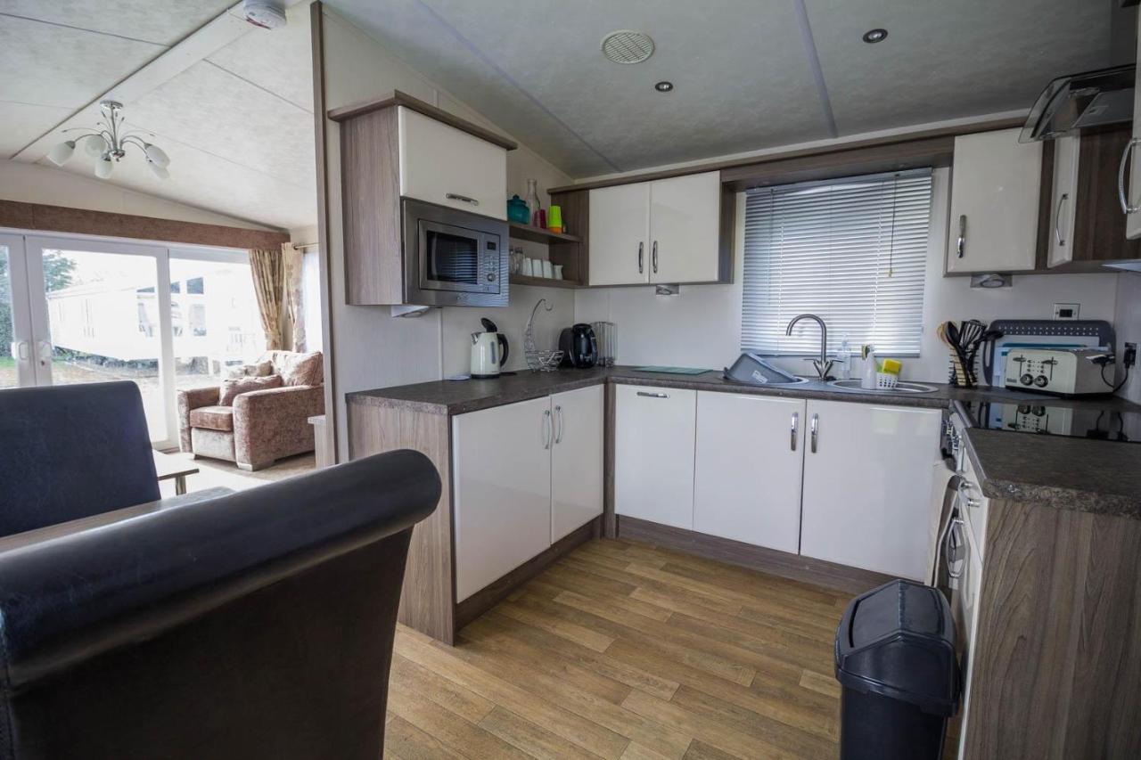 Modern 6 Berth Caravan At Highfield Grange In Essex Ref 26609P クラクトン・オン・シー エクステリア 写真