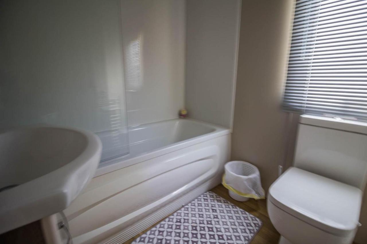 Modern 6 Berth Caravan At Highfield Grange In Essex Ref 26609P クラクトン・オン・シー エクステリア 写真